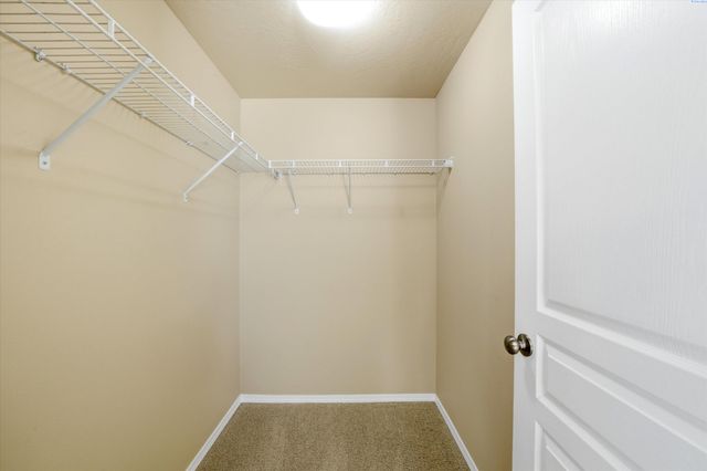 6416 Three Rivers Dr, Pasco, WA 99301