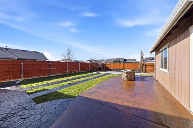 6416 Three Rivers Dr, Pasco, WA 99301