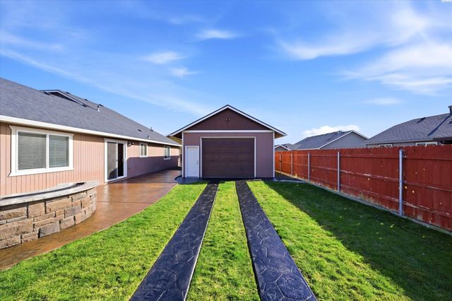 6416 Three Rivers Dr, Pasco, WA 99301