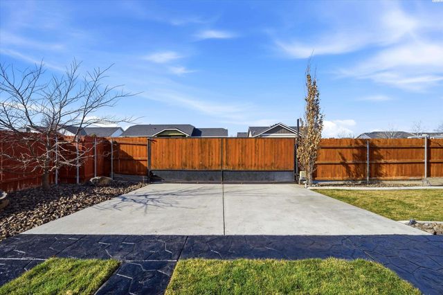 6416 Three Rivers Dr, Pasco, WA 99301