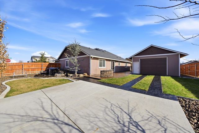 6416 Three Rivers Dr, Pasco, WA 99301