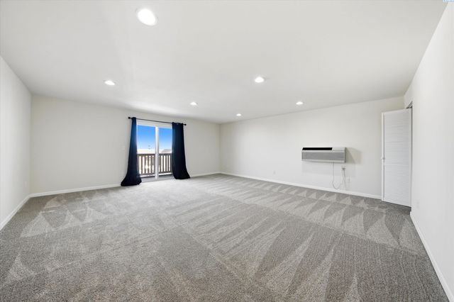 6416 Three Rivers Dr, Pasco, WA 99301