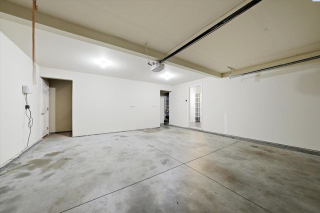 6416 Three Rivers Dr, Pasco, WA 99301