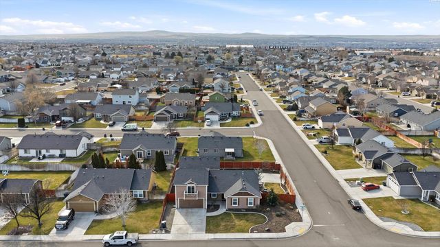 6416 Three Rivers Dr, Pasco, WA 99301