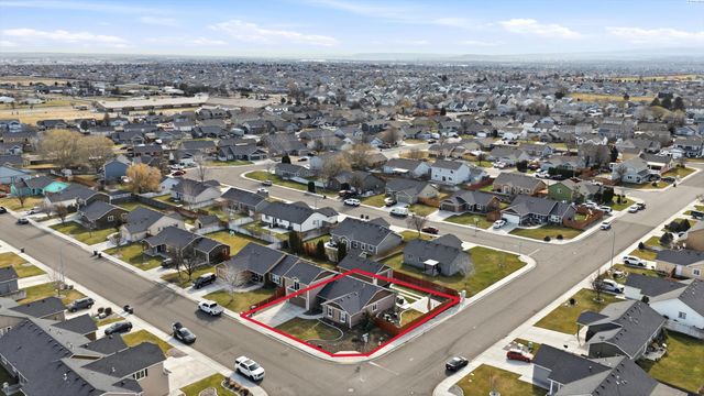 6416 Three Rivers Dr, Pasco, WA 99301