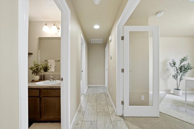 6416 Three Rivers Dr, Pasco, WA 99301