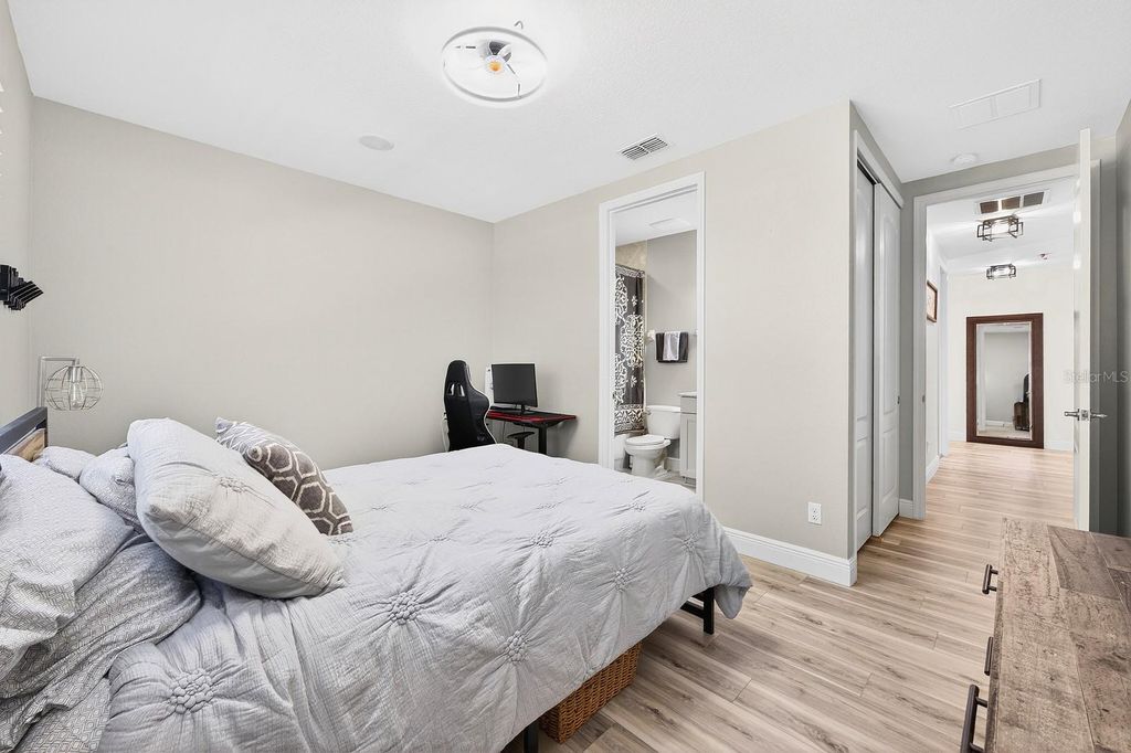 Image 18 of property listing at 10403 BELFRY CIRCLE, Orlando, FL 32832