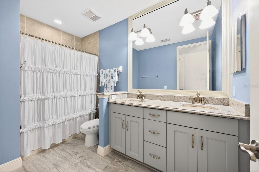 Image 21 of property listing at 10403 BELFRY CIRCLE, Orlando, FL 32832