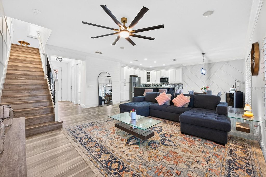 Image 5 of property listing at 10403 BELFRY CIRCLE, Orlando, FL 32832