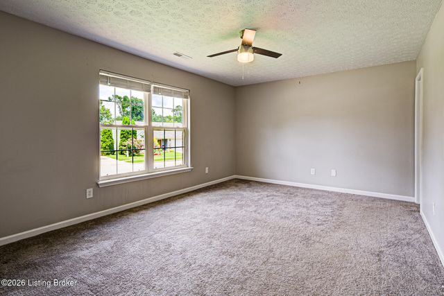 8003 Grandmeadow Ln, Louisville, KY 40258