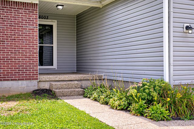 8003 Grandmeadow Ln, Louisville, KY 40258