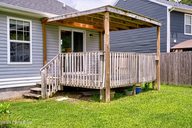 8003 Grandmeadow Ln, Louisville, KY 40258