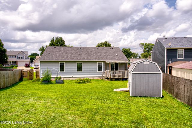 8003 Grandmeadow Ln, Louisville, KY 40258