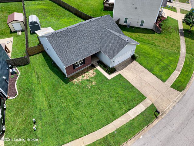 8003 Grandmeadow Ln, Louisville, KY 40258