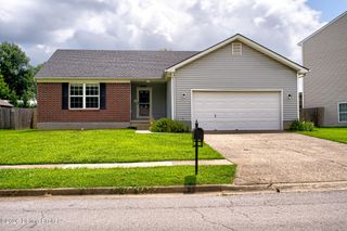 8003 Grandmeadow Ln, Louisville, KY 40258