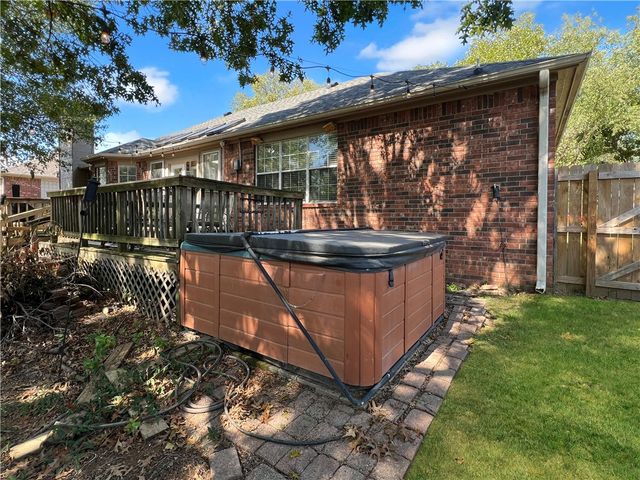 2803 Amberwood Street, Springdale, AR 72762