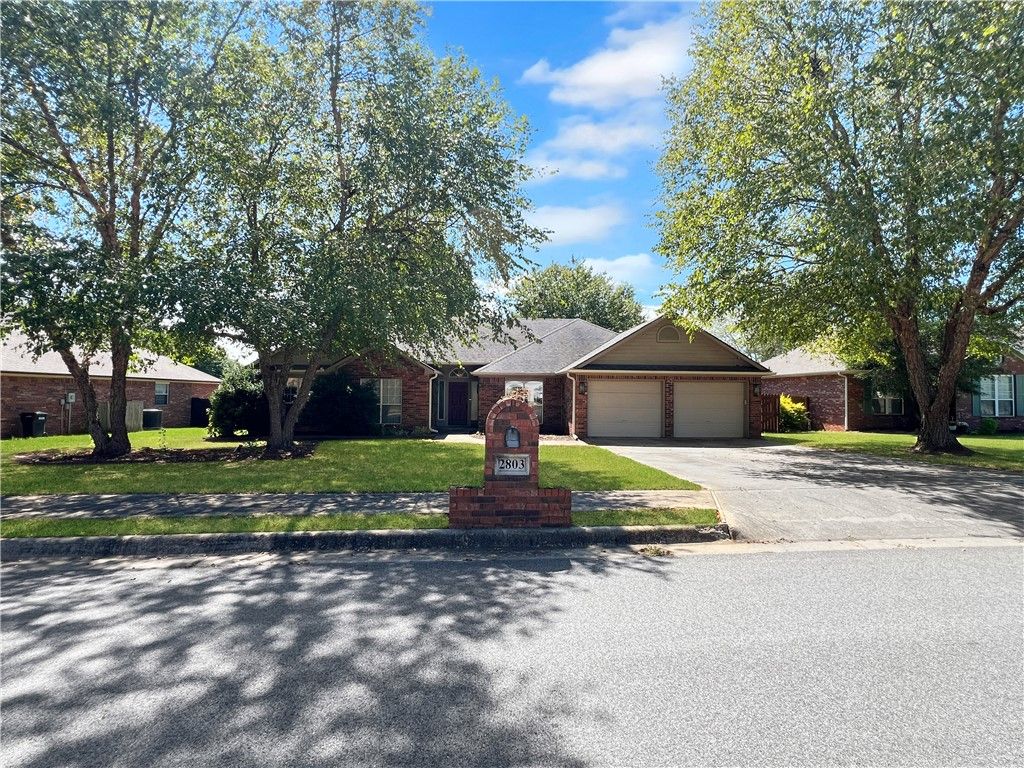 2803 Amberwood Street, Springdale, AR 72762