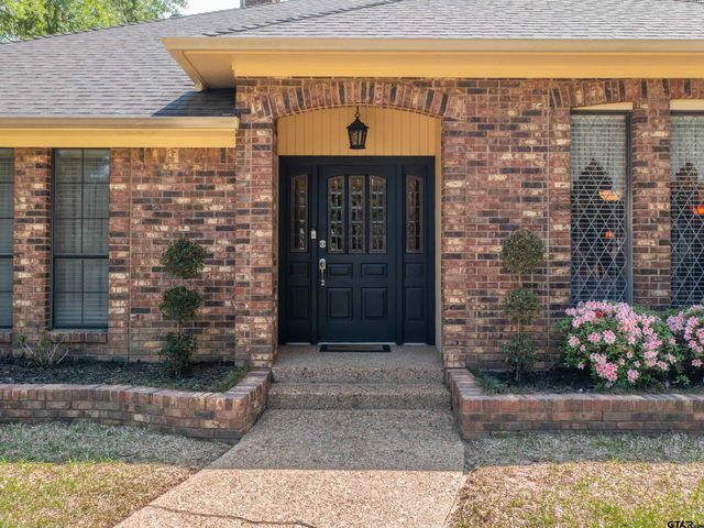 6109 Stoneleigh Drive, Tyler, TX 75703