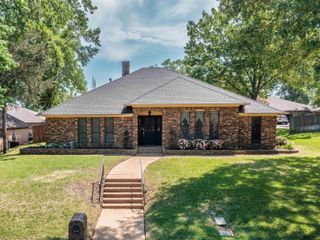 6109 Stoneleigh Drive, Tyler, TX 75703