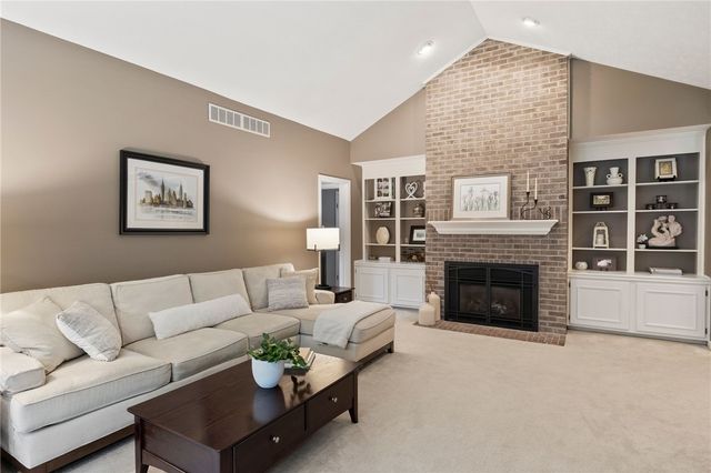 9 Springdale Lock, Pittsford, NY 14534