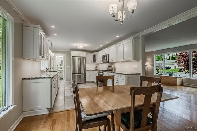 7 Knollwood Road, New Hartford, NY 13413