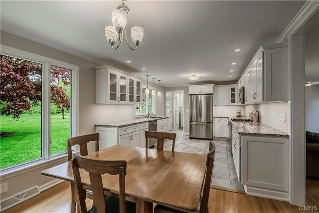 7 Knollwood Road, New Hartford, NY 13413