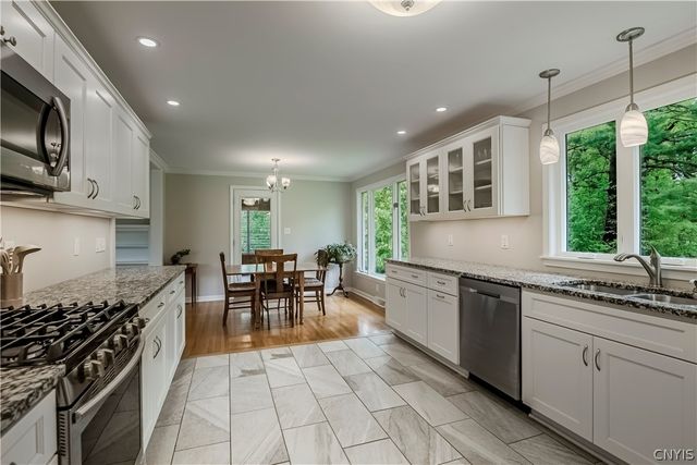 7 Knollwood Road, New Hartford, NY 13413