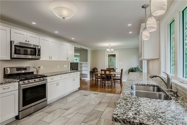 7 Knollwood Road, New Hartford, NY 13413