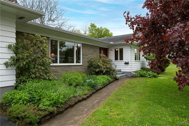 7 Knollwood Road, New Hartford, NY 13413