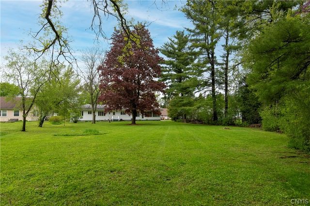 7 Knollwood Road, New Hartford, NY 13413