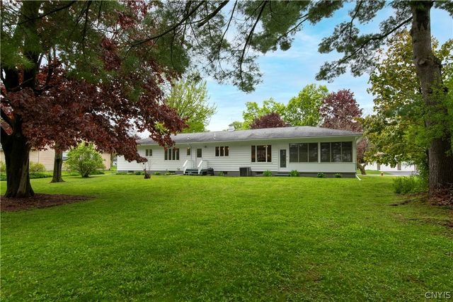 7 Knollwood Road, New Hartford, NY 13413