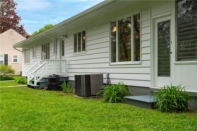 7 Knollwood Road, New Hartford, NY 13413