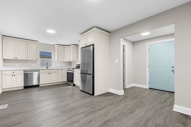 109 Raffel Road, Woodstock, IL 60098