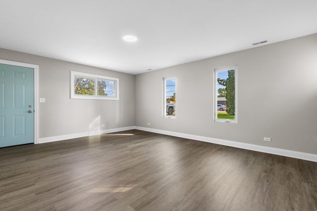 109 Raffel Road, Woodstock, IL 60098