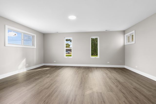 109 Raffel Road, Woodstock, IL 60098