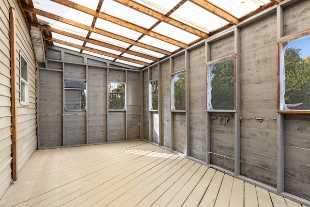 109 Raffel Road, Woodstock, IL 60098