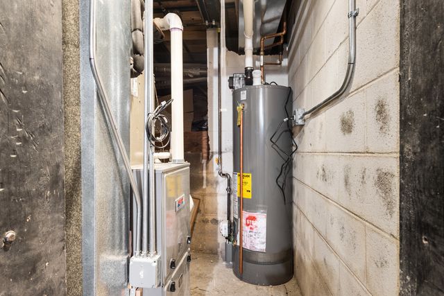 109 Raffel Road, Woodstock, IL 60098