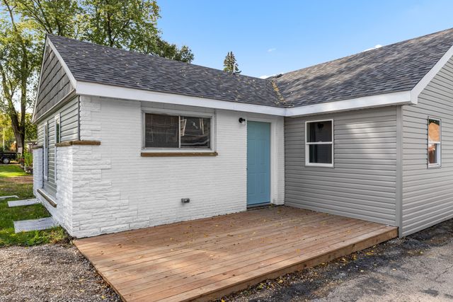 109 Raffel Road, Woodstock, IL 60098