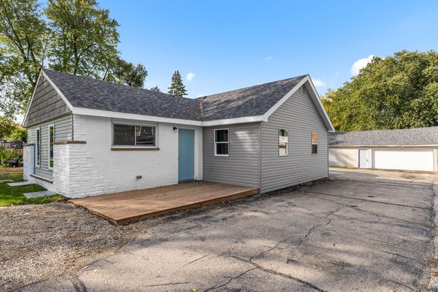 109 Raffel Road, Woodstock, IL 60098