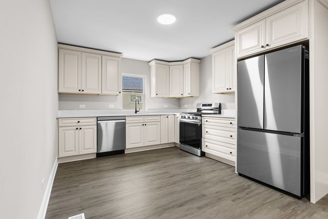 109 Raffel Road, Woodstock, IL 60098