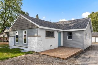 109 Raffel Road, Woodstock, IL 60098