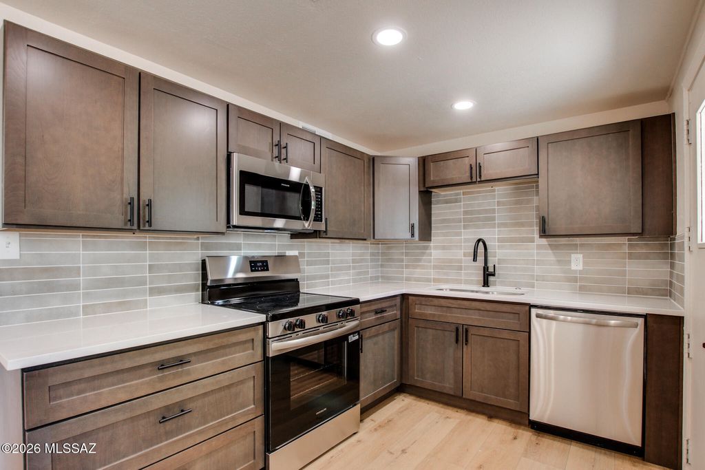 743 W Milton Street, Tucson, AZ 85706