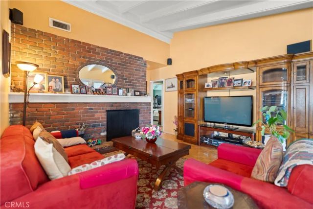 5737 Denny, North Hollywood, CA 91601