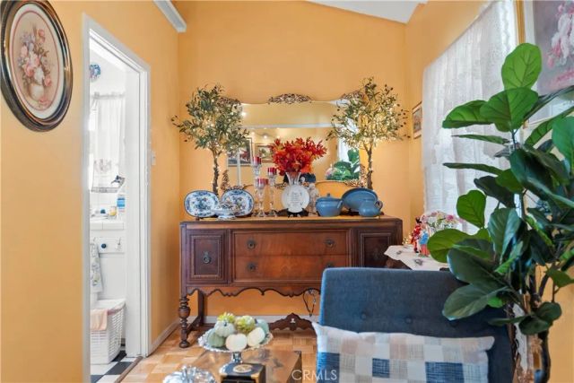 5737 Denny, North Hollywood, CA 91601