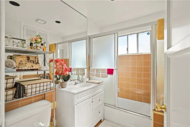 5737 Denny, North Hollywood, CA 91601