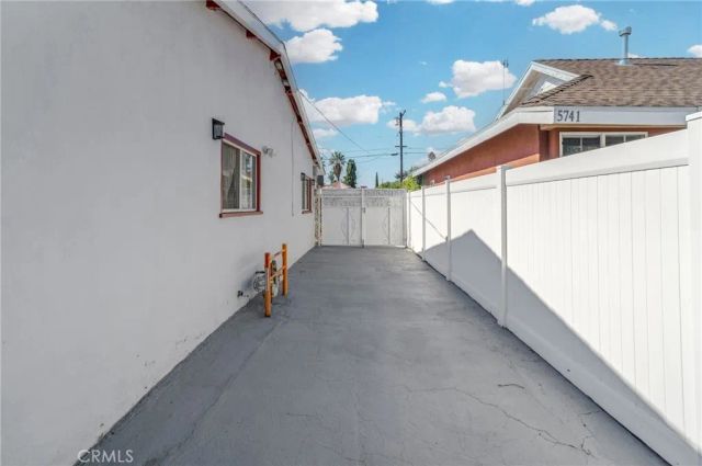 5737 Denny, North Hollywood, CA 91601