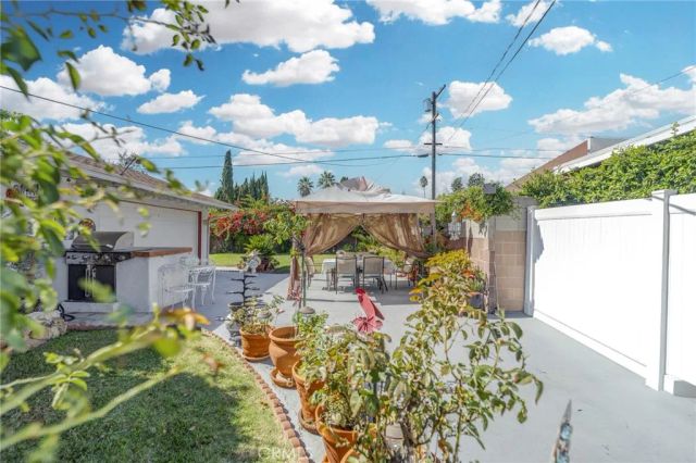 5737 Denny, North Hollywood, CA 91601
