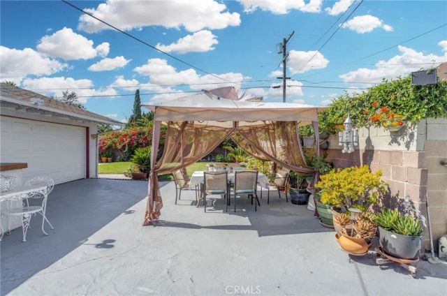 5737 Denny, North Hollywood, CA 91601