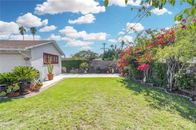 5737 Denny, North Hollywood, CA 91601
