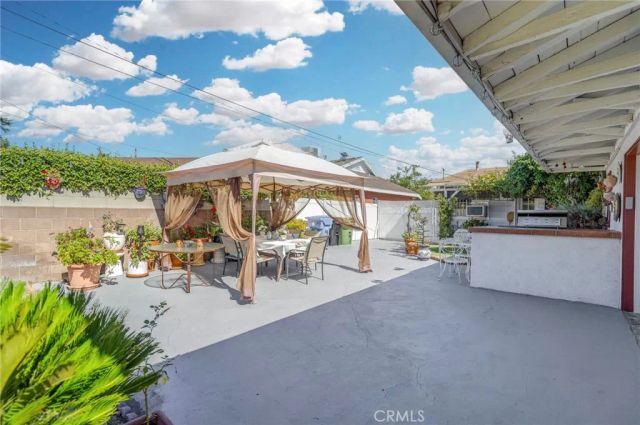 5737 Denny, North Hollywood, CA 91601